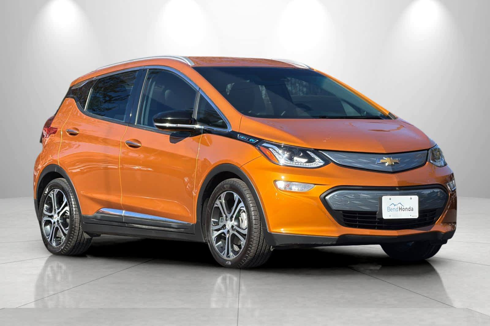 Used 2018 Chevrolet Bolt Premier w/ Driver Confidence II Package FWD image 9