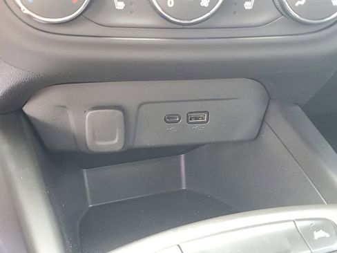 Used 2024 Chevrolet Trax RS FWD image 17