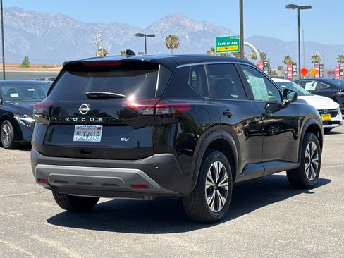 Used 2023 Nissan Rogue SV FWD image 3
