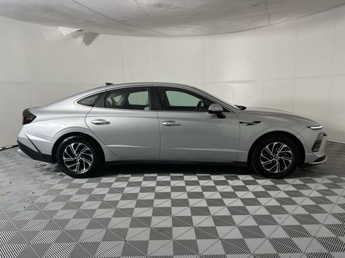 Used 2026 Hyundai Sonata Blue FWD image 9