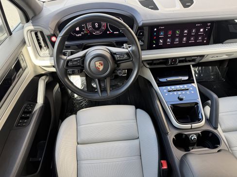 Certified 2024 Porsche Cayenne S image 19