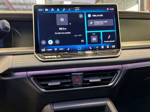 Certified 2025 Volkswagen Tiguan SE FWD image 24