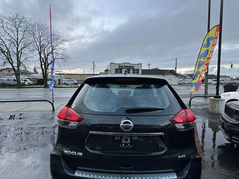 Used 2017 Nissan Rogue S image 9
