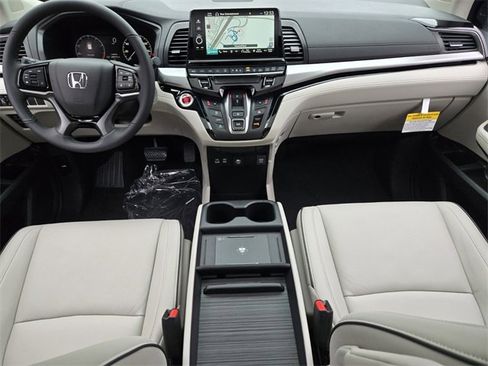 New 2026 Honda Odyssey Touring image 9