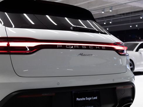 Certified 2026 Porsche Macan AWD/4WD image 31