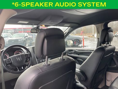 Used 2019 Dodge Grand Caravan SXT image 12