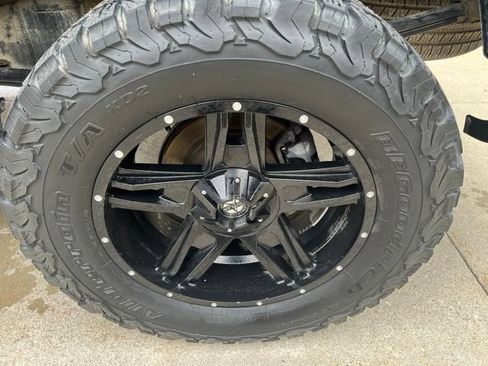Used 2020 Chevrolet Silverado 1500 Custom w/ Custom Value Package AWD/4WD image 9