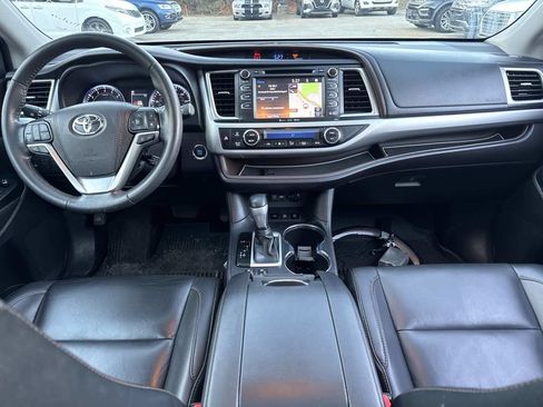 Used 2019 Toyota Highlander XLE image 10