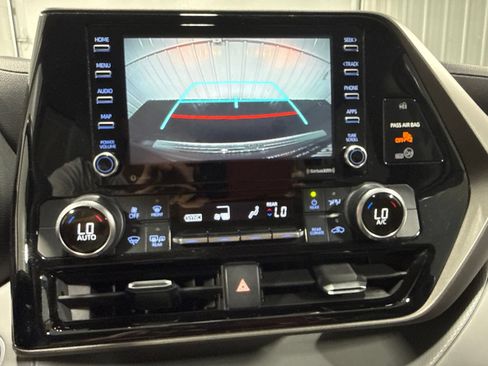 Used 2020 Toyota Highlander L AWD/4WD image 28