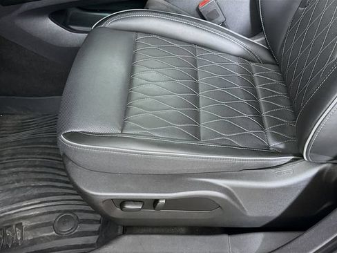 Used 2023 Buick Envision Avenir AWD/4WD image 20