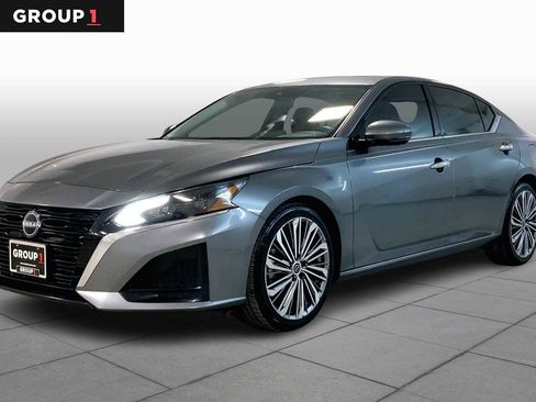 Used 2023 Nissan Altima 2.5 SL image 1