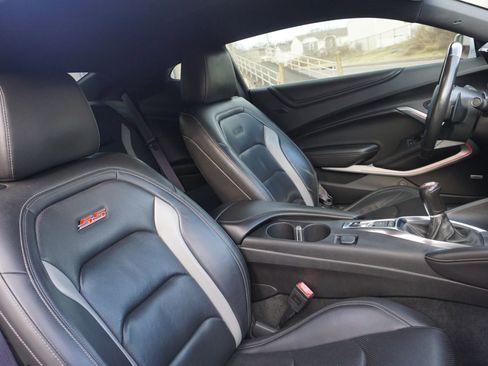 Used 2017 Chevrolet Camaro SS image 18