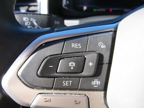 Used 2022 Volkswagen Atlas Cross Sport SE image 54