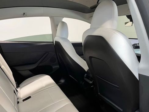 Used 2025 Tesla Model Y Long Range RWD image 14
