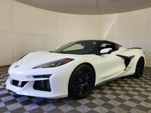 Used 2025 Chevrolet Corvette E-Ray w/ Stealth Interior Trim Package AWD/4WD image 3