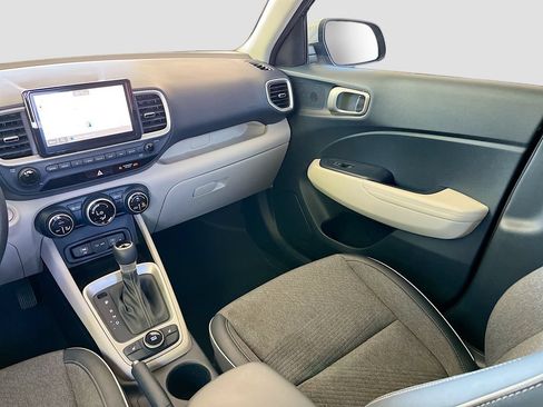 Used 2024 Hyundai Venue Limited FWD image 23