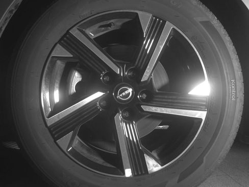 Used 2025 Nissan Sentra SV FWD image 15