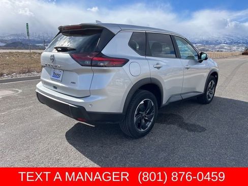 Used 2025 Nissan Rogue SV AWD/4WD image 3