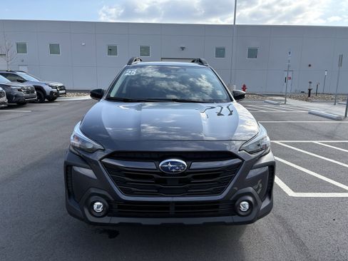Used 2025 Subaru Outback Premium image 2
