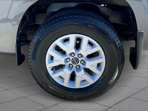 Used 2023 Nissan Frontier SV w/ Technology Package RWD image 11