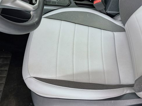 Used 2023 Volkswagen Taos SE image 18