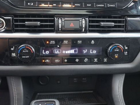 Used 2022 Nissan Pathfinder Platinum w/ Cargo Package image 3