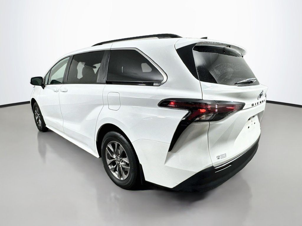 Used 2023 Toyota Sienna LE FWD image 4