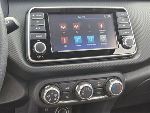 New 2025 Nissan Kicks Play S image 15