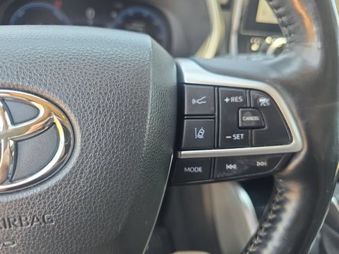 Used 2023 Toyota Highlander Limited FWD image 19