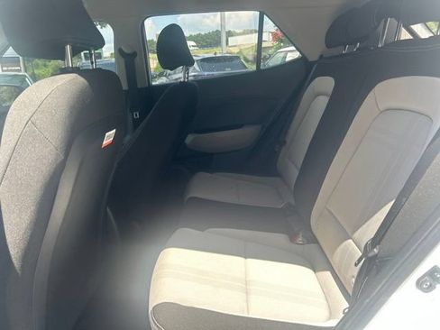 Used 2021 Hyundai Venue SEL FWD image 8