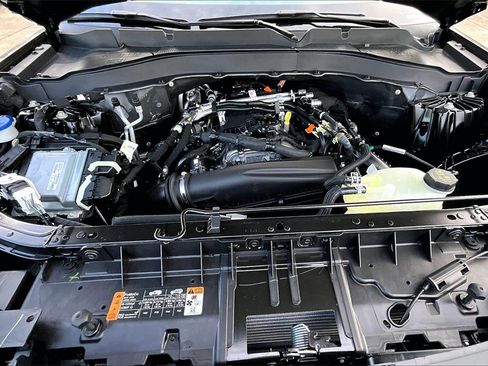 New 2025 Ford Explorer Active w/ Active Comfort Package image 9