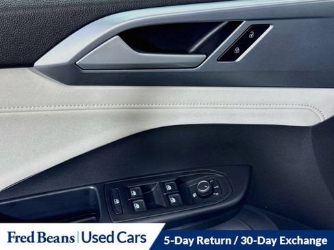 Used 2025 Volkswagen Taos SE AWD/4WD image 23