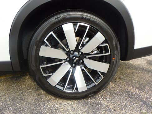 New 2025 Mitsubishi Outlander SE image 4