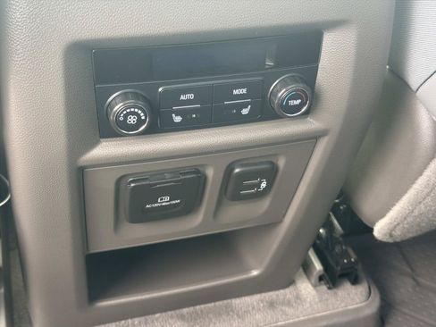 Certified 2021 Chevrolet Traverse Premier FWD image 17