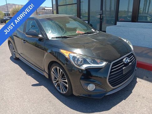 Used 2017 Hyundai Veloster Turbo FWD image 2
