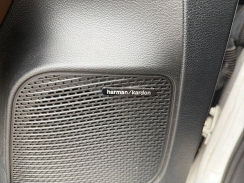 Used 2018 Chrysler Pacifica Limited w/ Tire & Wheel Group image 24