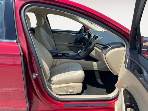 Used 2016 Ford Fusion SE FWD image 15