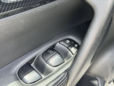 Used 2019 Nissan Rogue SL AWD/4WD image 18