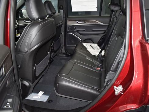 New 2025 Jeep Grand Cherokee Limited w/ Black Appearance Package image 35