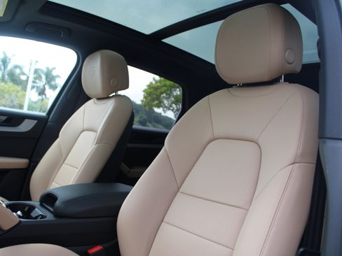 Certified 2026 Porsche Cayenne image 5