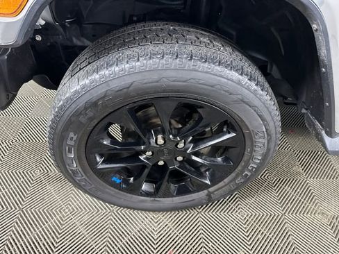 Used 2023 Jeep Wrangler Unlimited Sahara image 9