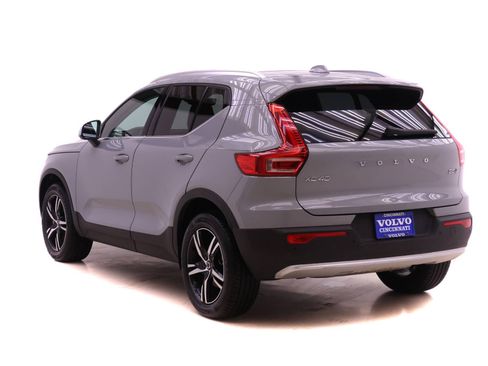 Used 2025 Volvo XC40 B5 Core image 5