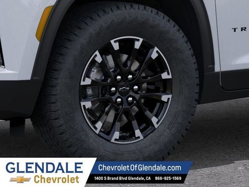 New 2026 Chevrolet Traverse Z71 w/ Driver Confidence Package AWD/4WD image 9