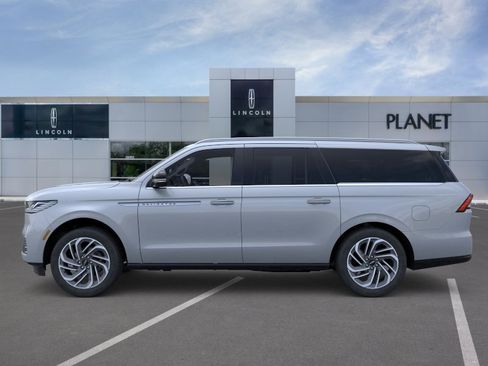 New 2026 Lincoln Navigator L Reserve AWD/4WD image 3