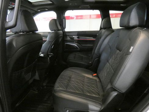 Used 2024 Kia Telluride AWD image 26