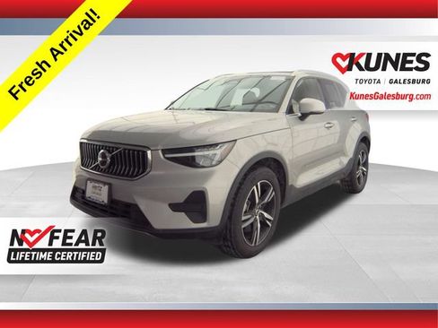 Used 2024 Volvo XC40 B5 Core AWD/4WD image 1