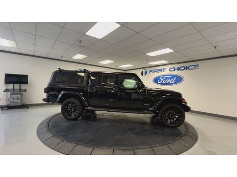 Used 2021 Jeep Gladiator Overland AWD/4WD image 3