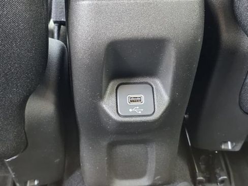 Used 2021 Jeep Renegade Latitude FWD image 18