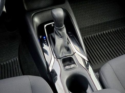 Used 2020 Toyota Corolla LE image 18