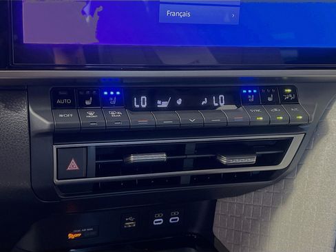 Used 2025 Toyota Camry XLE FWD image 25
